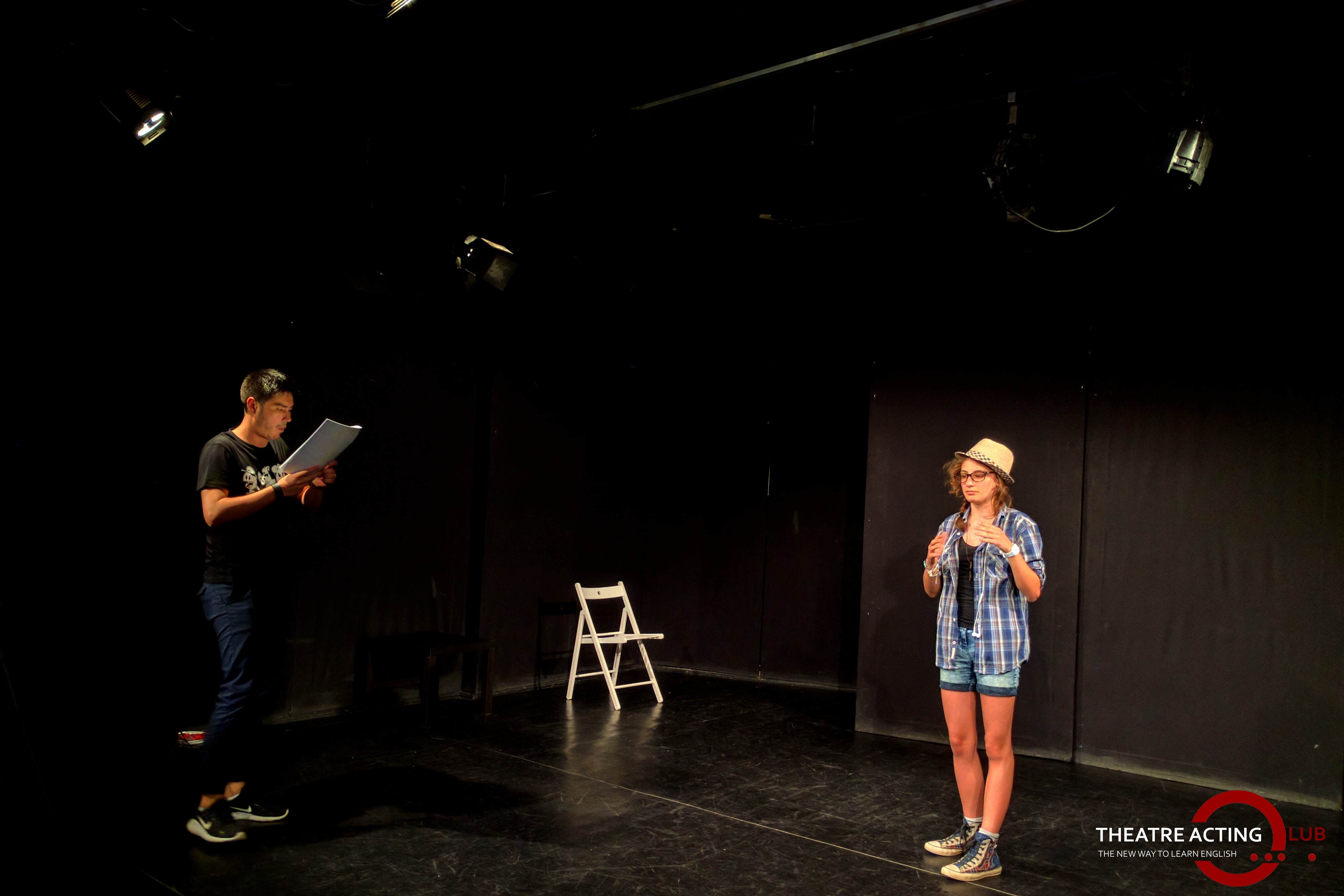 Sesiunea de toamnă începe din 26 septembrie. Cursuri de teatru şi conversaţie în engleză